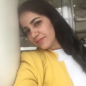 Meet your Posher, Yoly